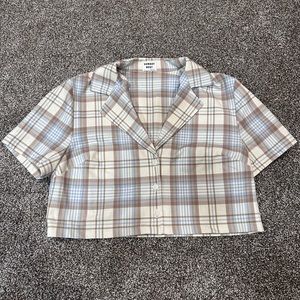 aritzia cropped plaid shirt